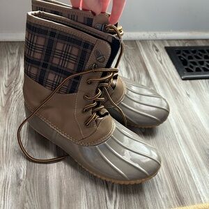 Stylish Women's Plaid Duck Boots